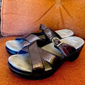 Dansko black size 38 wedge sandals